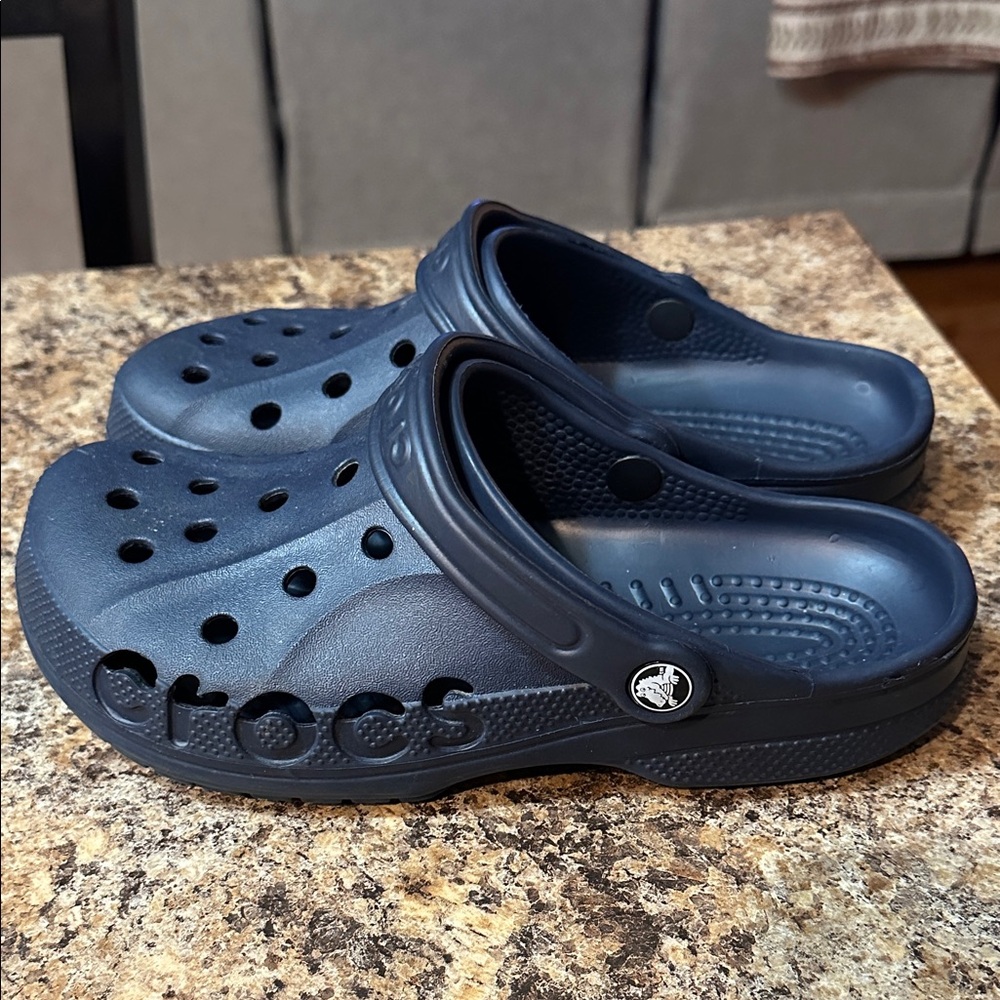 CROCS NAVY BLUE MENS 7 WOMENS 9